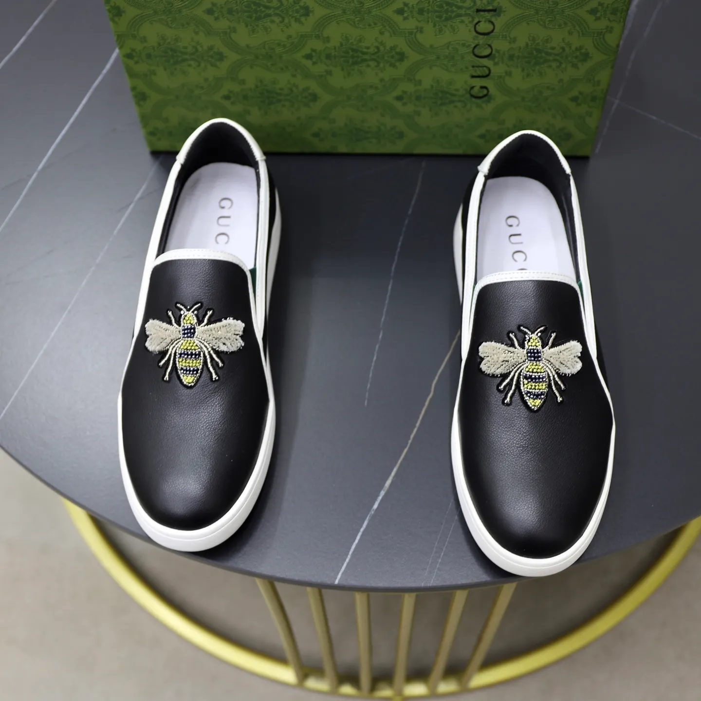 Ex-factory price: 440💰🙅‍♂️🙅‍♂️🙅‍♂️ Brand: Gucci GuCCI Standard code: 38-44 (45 customized) Grade: Same as the official website Material: Original leather splicing Comfortable and breathable pigskin lining Lightweight and wear-resistant sports outsole Style category: Men's fashionable casual shoes Running sneakers Distinguished luxury brand elements Top luxury Color: actual picture color
